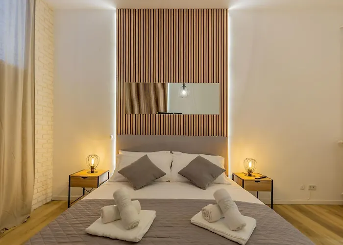 Imperium House - appartamento con giardino privato, 3 minuti da Metro Piazza Bologna, A-C,